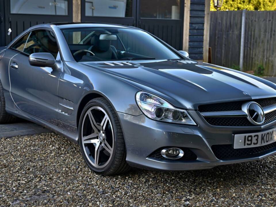Image 19/50 of Mercedes-Benz SL 500 (2008)