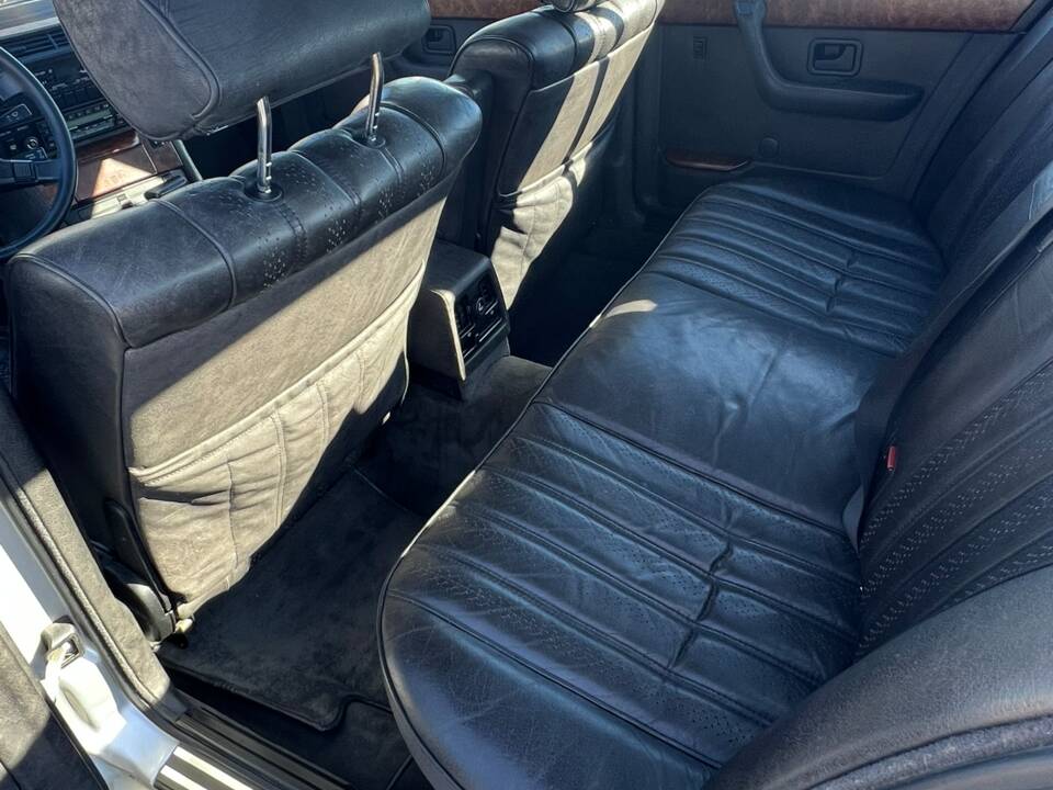 Image 28/36 of BMW 745i (1985)