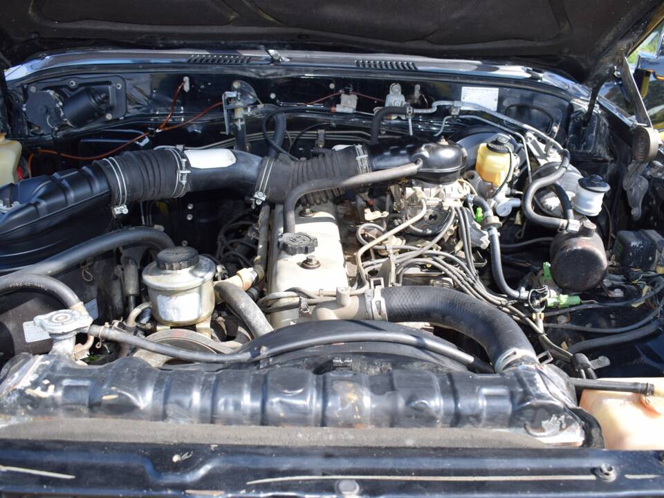 Image 15/17 of Toyota Land Cruiser FJ 62 (1987)