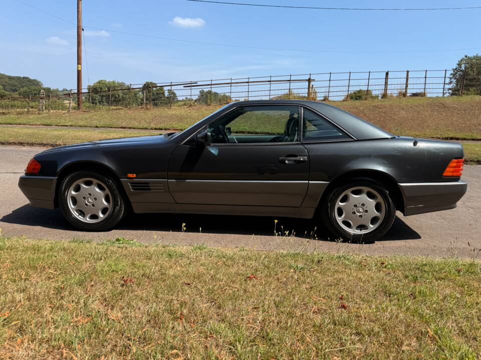 Immagine 6/29 di Mercedes-Benz 500 SL (1992)