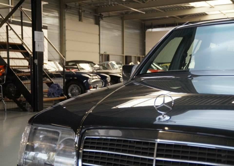 Bild 26/50 von Mercedes-Benz E 280 T (1994)