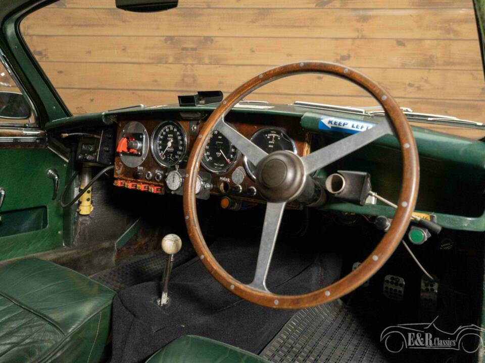 Image 14/19 of Aston Martin DB 2&#x2F;4 Mk I (1955)