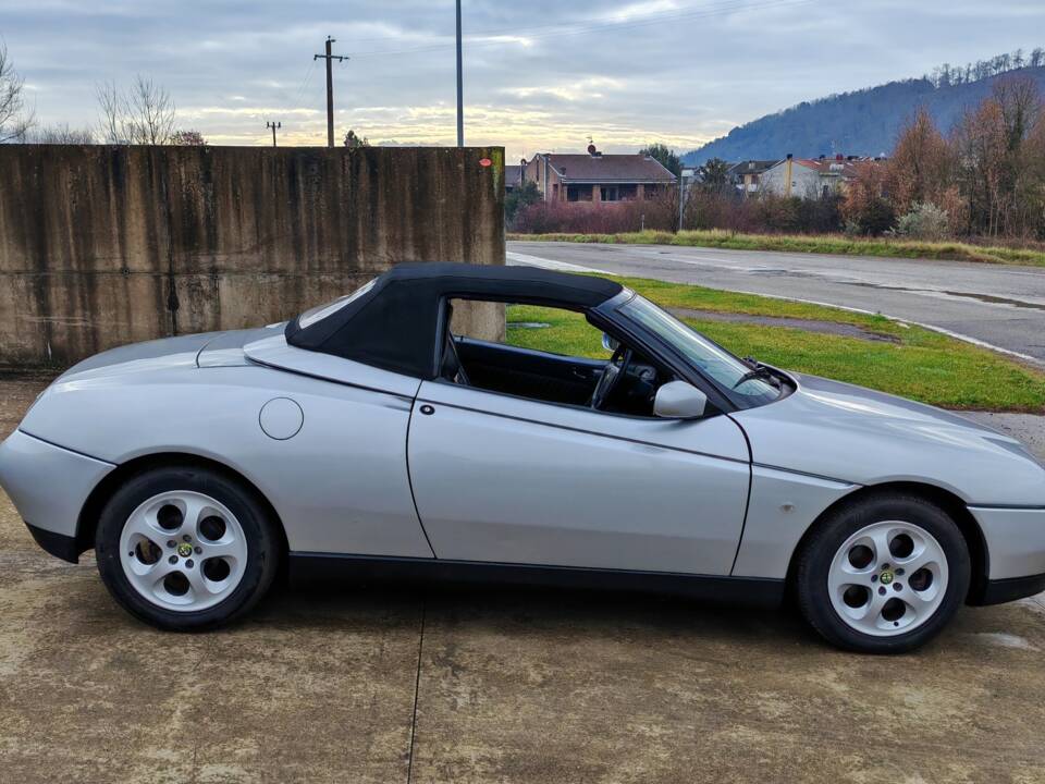 Bild 17/40 von Alfa Romeo Spider 2.0 Twin Spark 16V (1997)