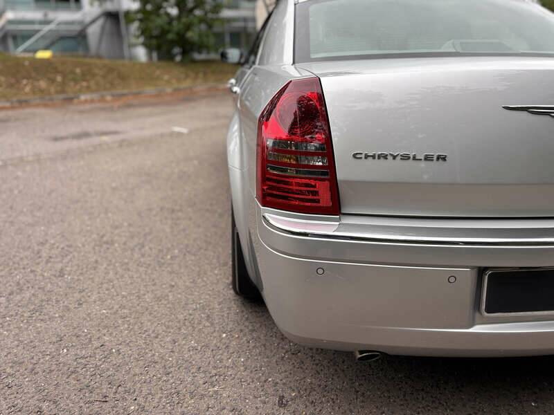 Image 21/50 of Chrysler 300 S (2008)