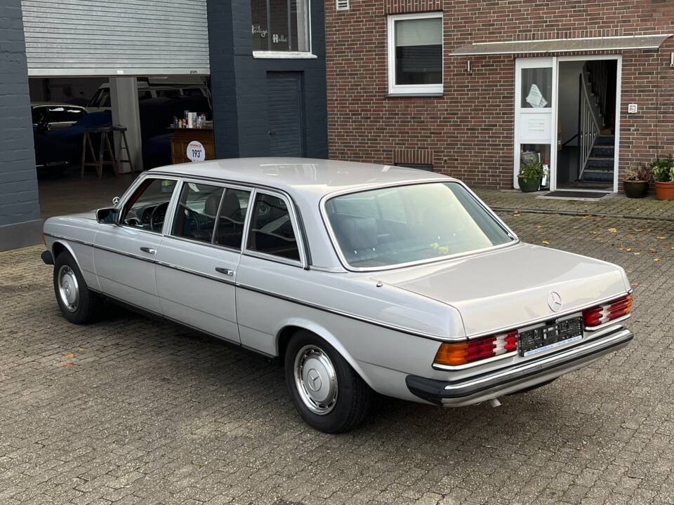 Bild 14/51 von Mercedes-Benz 300 D lang (1985)