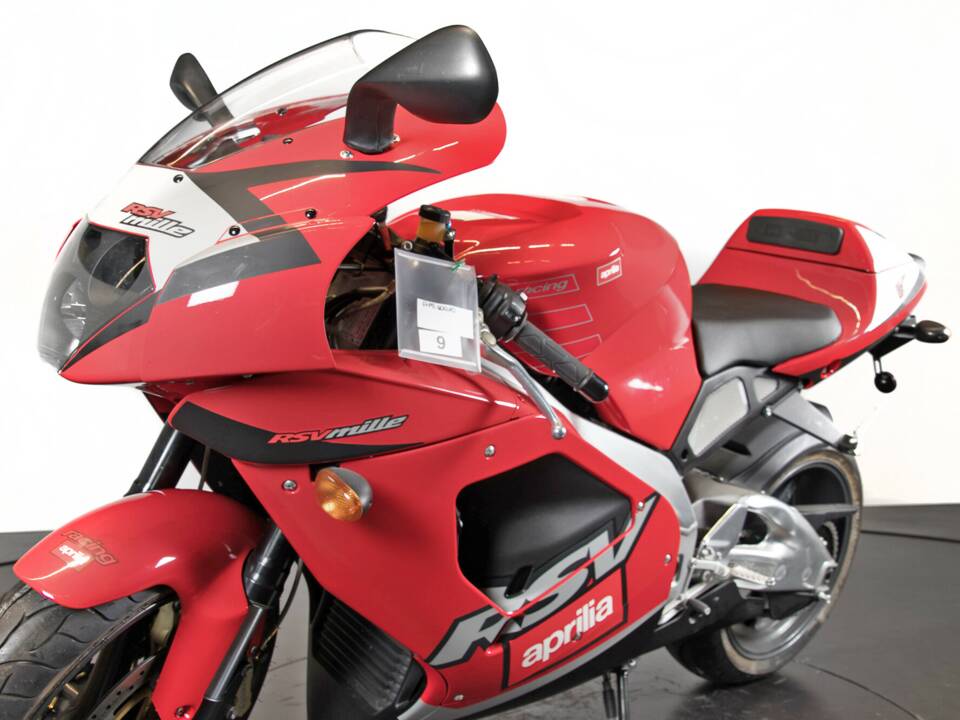 Immagine 13/22 di Aprilia RSV 1000 R (2000)