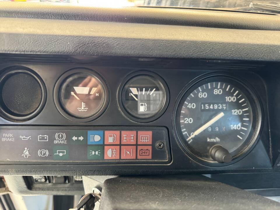 Image 27/45 de Land Rover Defender 110 (1991)