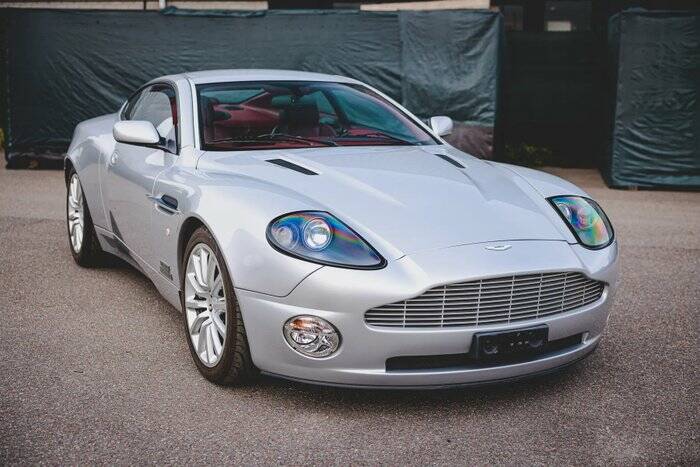 Immagine 1/7 di Aston Martin V12 Vanquish (2003)