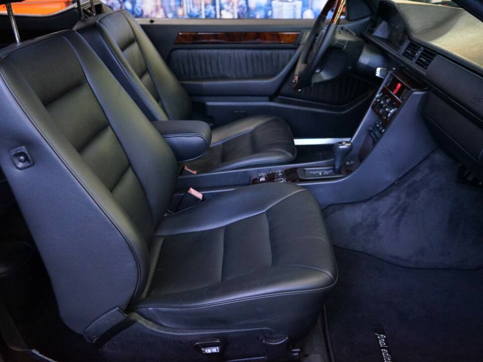 Image 21/68 de Mercedes-Benz E 320 "Final Edition" (1997)