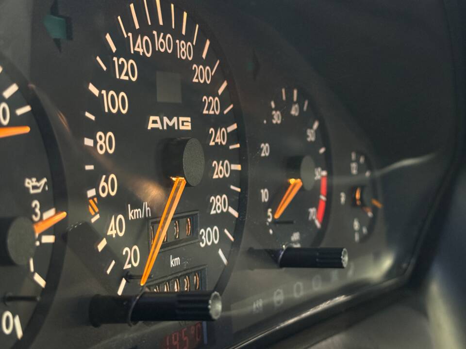 Image 9/37 de Mercedes-Benz 500 SL 6.0 AMG (1990)