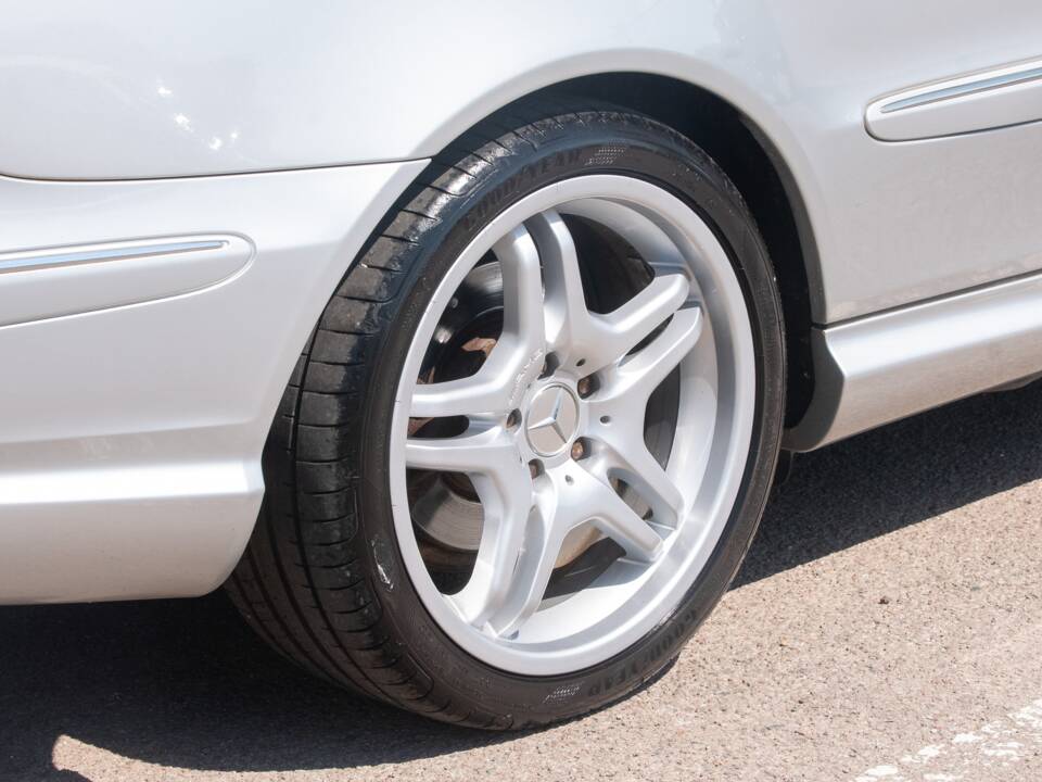 Image 15/50 of Mercedes-Benz CLK 55 AMG (2003)
