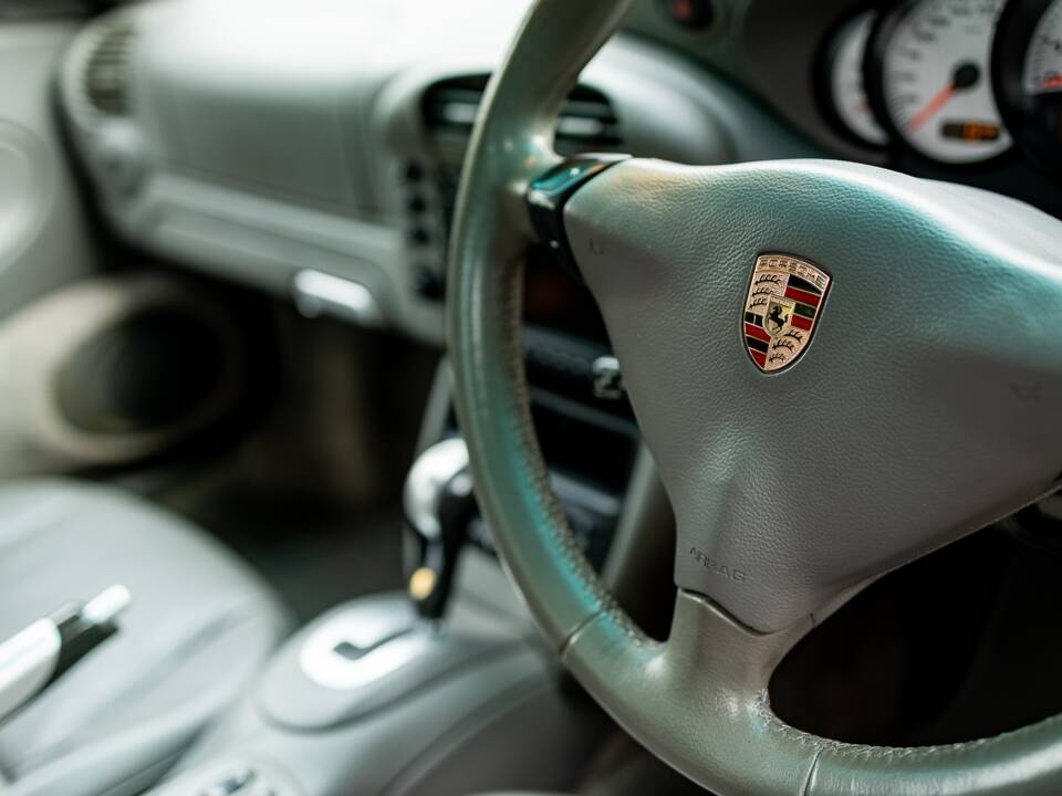 Image 16/50 of Porsche 911 Carrera 4S (2002)