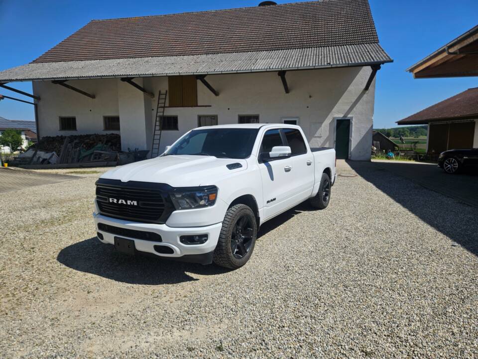 Image 2/62 of Dodge Ram 1500 (2020)