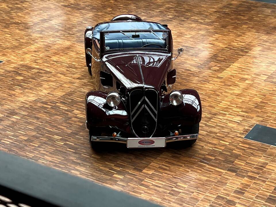 Image 2/38 of Citroën Traction Avant 11 BL Légère (1938)