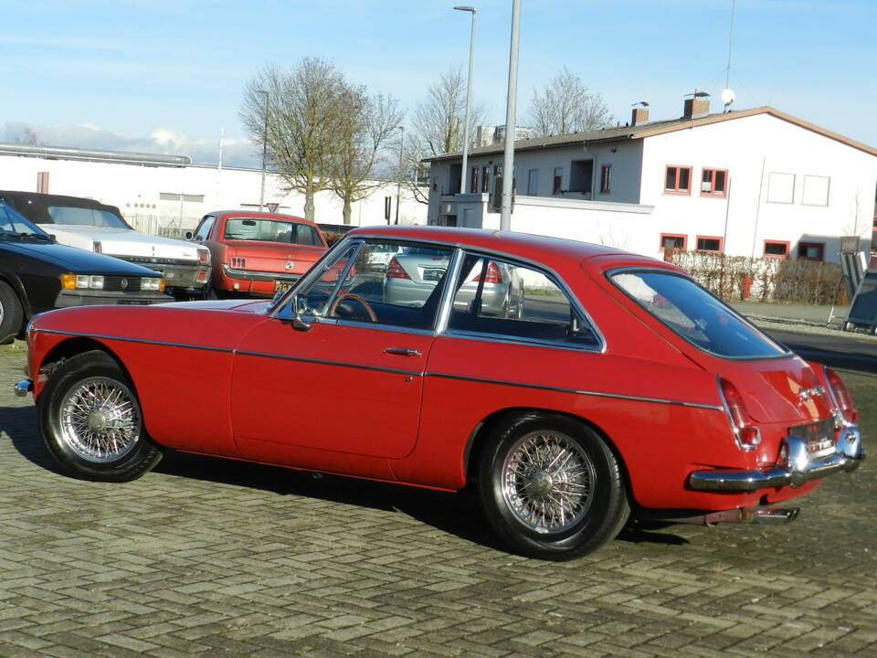 Image 35/75 of MG MGB GT (1969)