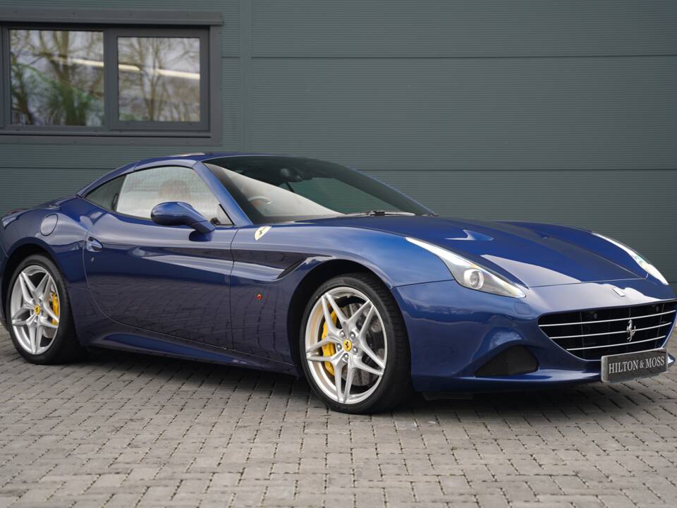 Bild 22/50 von Ferrari California T (2016)