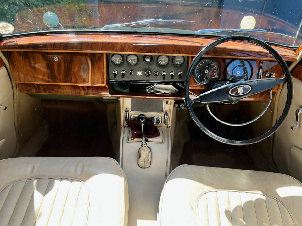 Immagine 2/5 di Jaguar Mk II 2.4 (1967)