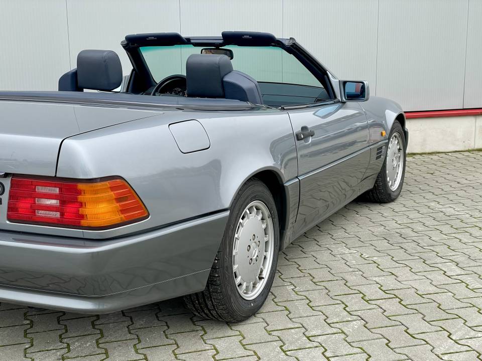 Image 11/46 of Mercedes-Benz 500 SL (1990)
