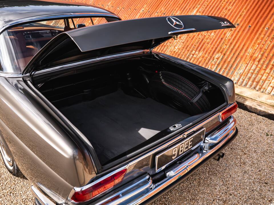 Image 22/37 of Mercedes-Benz 280 SE 3,5 (1970)