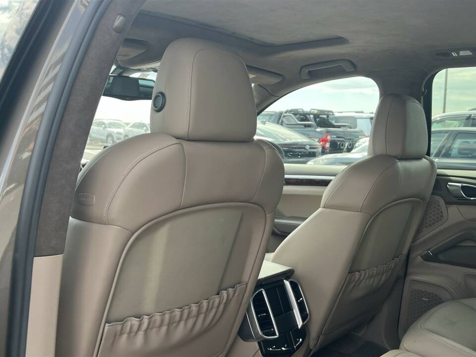 Image 23/51 de Porsche Cayenne Turbo (2011)