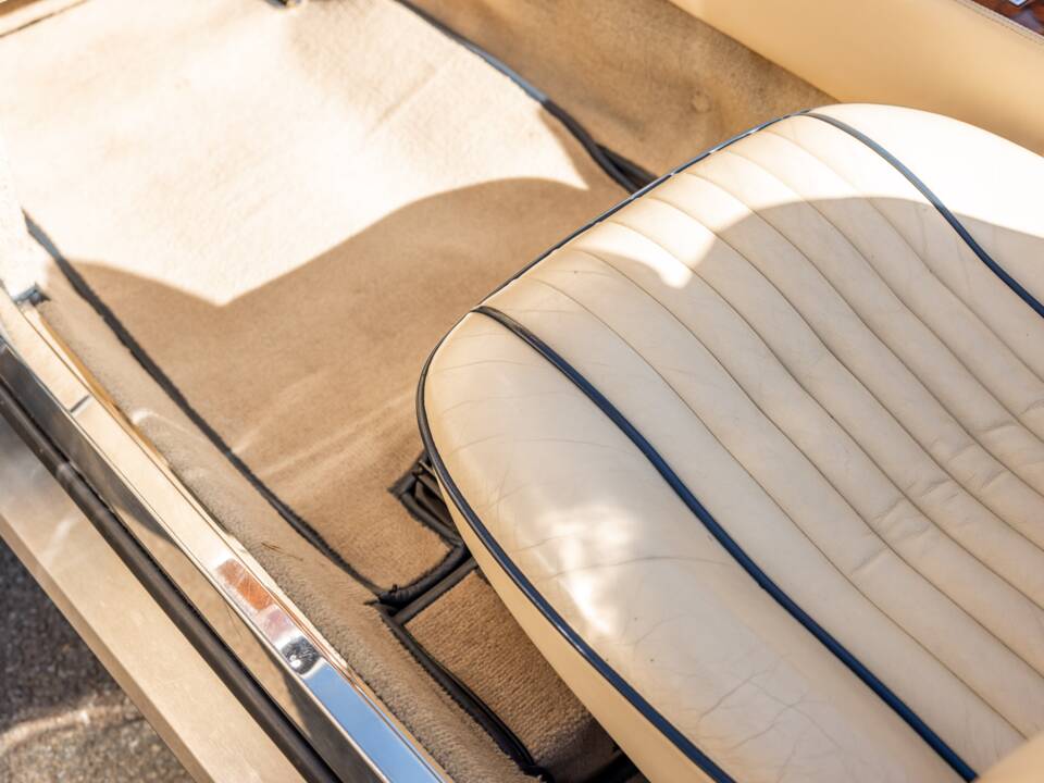 Image 43/57 de Aston Martin V8 Vantage Volante (1989)