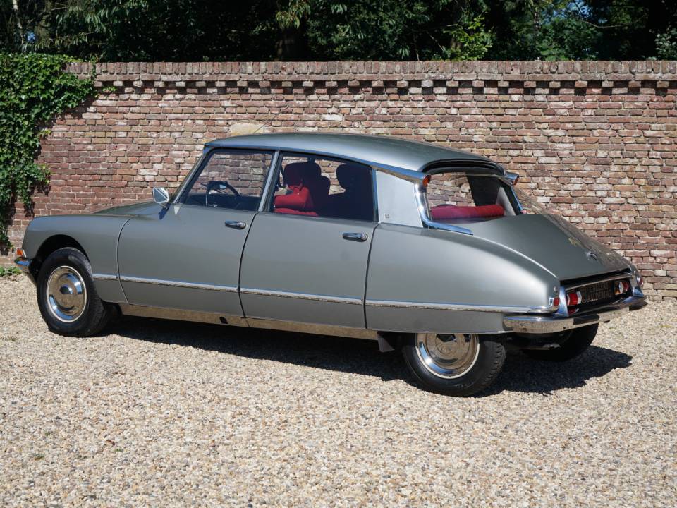Image 9/50 of Citroën DS 21 Pallas (1969)
