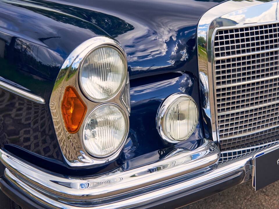 Image 23/38 of Mercedes-Benz 300 SEL 6.3 (1970)