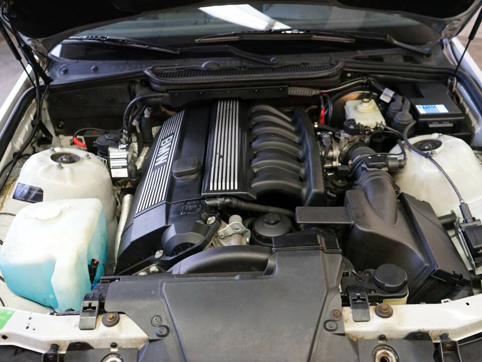 Imagen 30/32 de BMW 323ti Compact (1998)