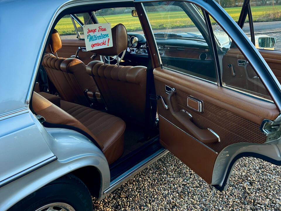 Image 15/20 of Mercedes-Benz 280 SE (1972)