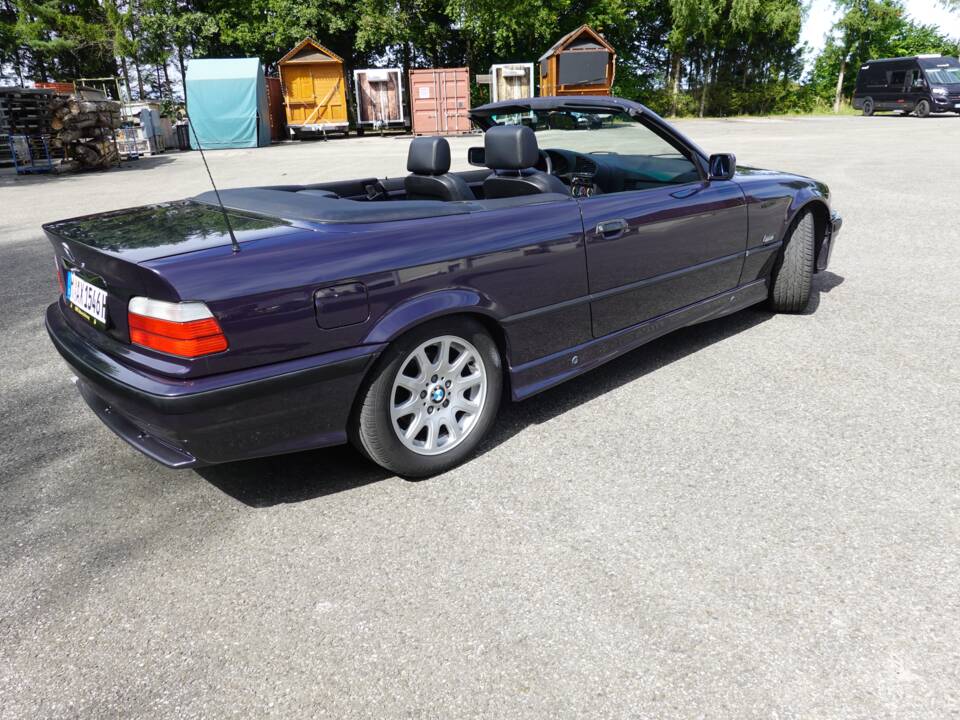 Image 13/21 de BMW 320i (1994)