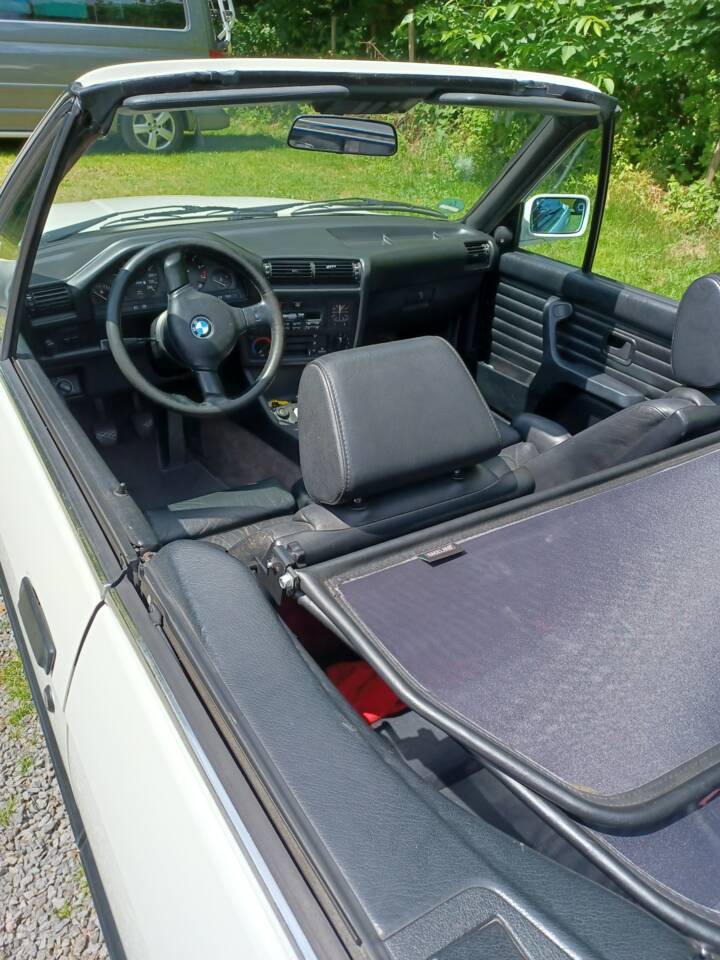 Image 42/55 of BMW 320i (1991)