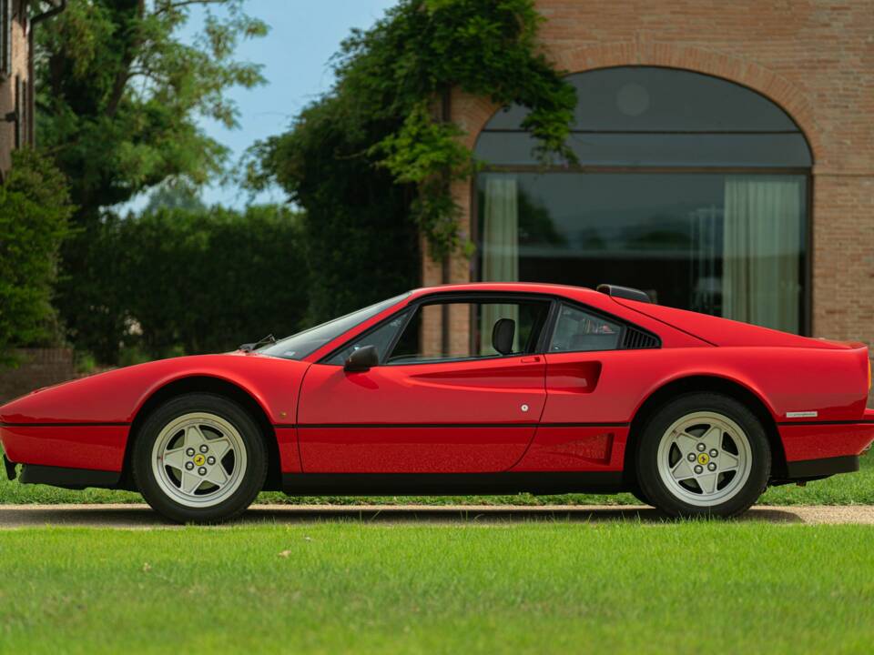 Image 14/50 de Ferrari 208 GTB Turbo (1987)