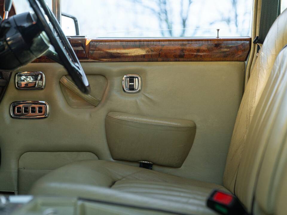 Image 44/50 of Rolls-Royce Silver Shadow II (1979)