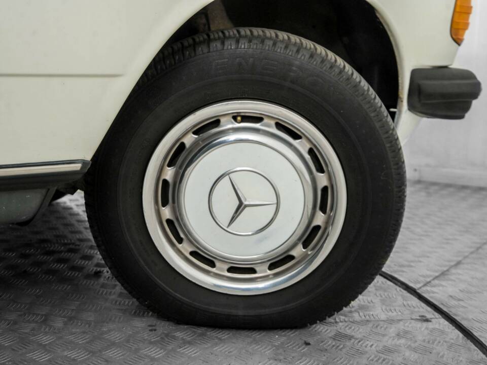 Image 40/50 of Mercedes-Benz 300 D (1980)