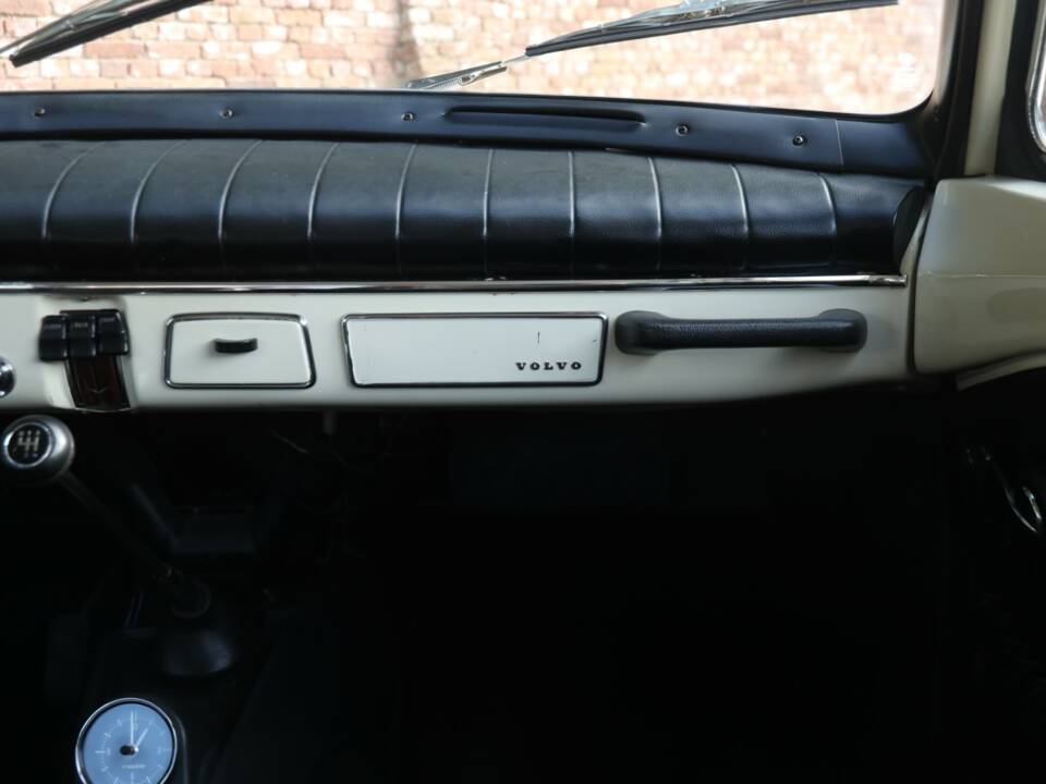 Image 33/50 of Volvo P 123 GT (1969)