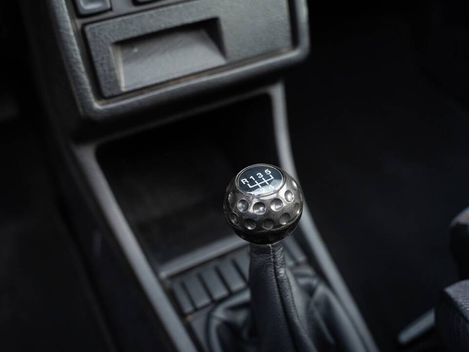 Image 38/48 de Volkswagen Golf Mk II GTi 16V 1.8 (1990)