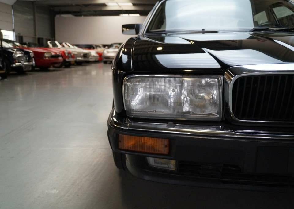 Image 22/47 of Jaguar XJ12 6.0 (1994)