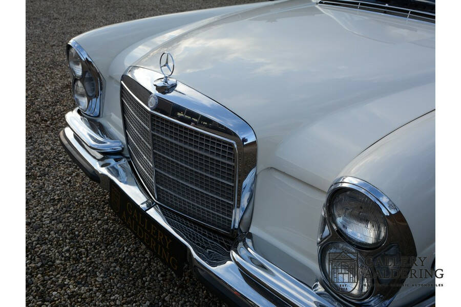 Image 31/50 of Mercedes-Benz 280 SE 3,5 (1971)