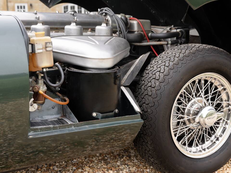 Image 14/25 de Jaguar Type E 4.2 (1964)