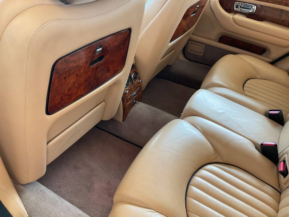 Bild 20/31 von Bentley Arnage Red Label (2000)