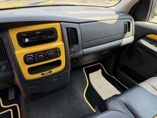 Image 14/24 of Dodge Ram 1500 (2005)