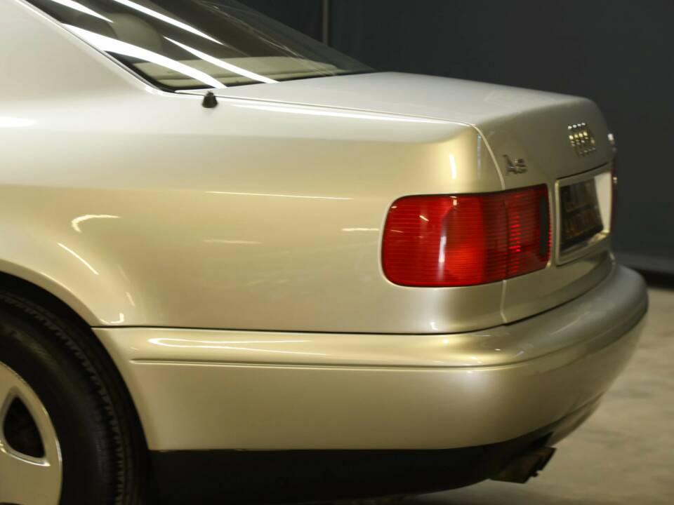 Immagine 15/50 di Audi A8 4.2 quattro (1995)