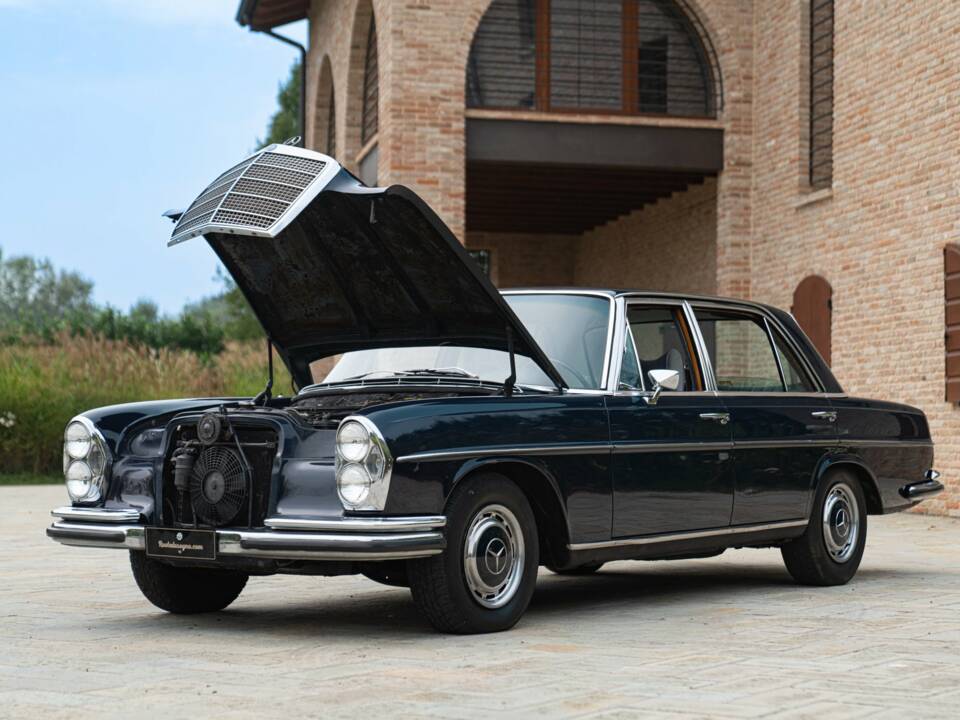 Image 45/50 of Mercedes-Benz 300 SEL 3.5 (1973)