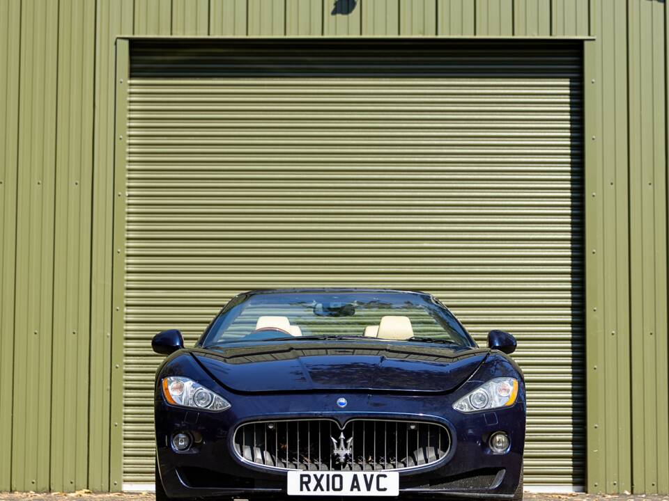 Bild 12/36 von Maserati GranCabrio 4.7 (2010)