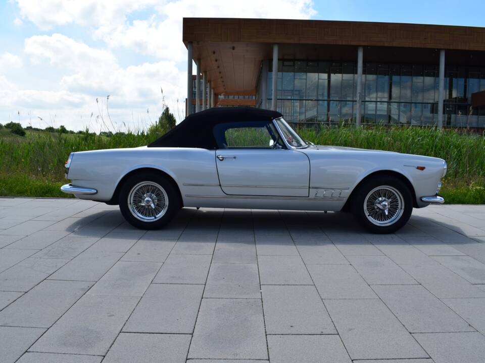 Image 4/18 de Alfa Romeo 2000 Spider (1960)