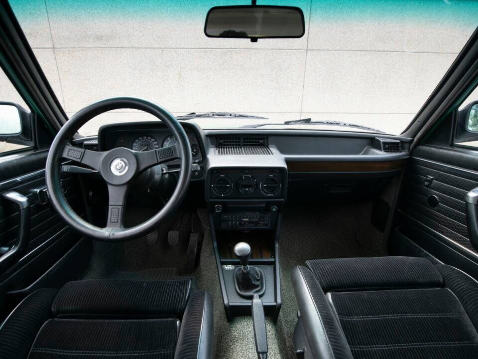 Image 44/44 of BMW M 535i (1980)