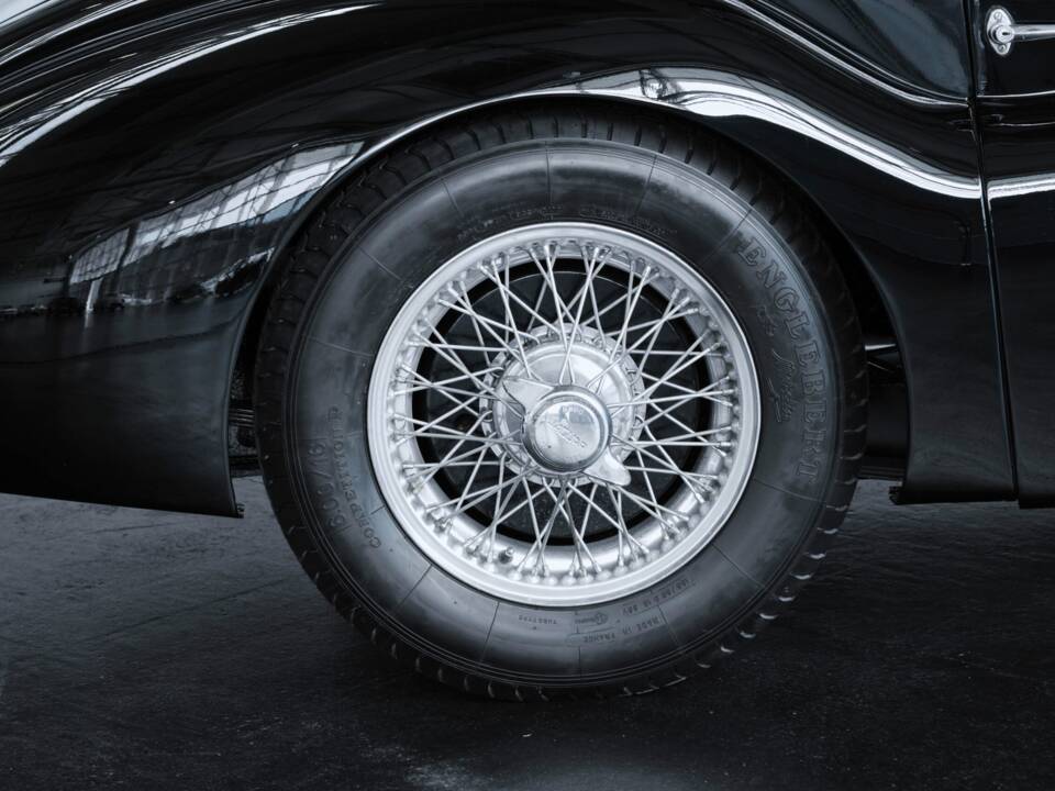 Image 45/47 de Jaguar XK 120 FHC (1954)