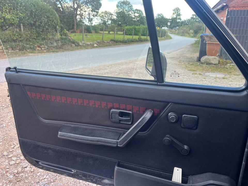 Image 57/78 de Volkswagen Golf Mk I Convertible 1.8 (1989)