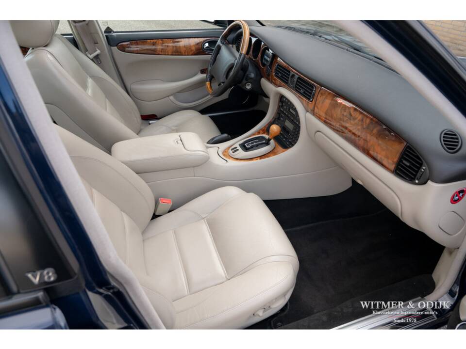 Image 24/31 of Jaguar XJR 4.0 (1999)