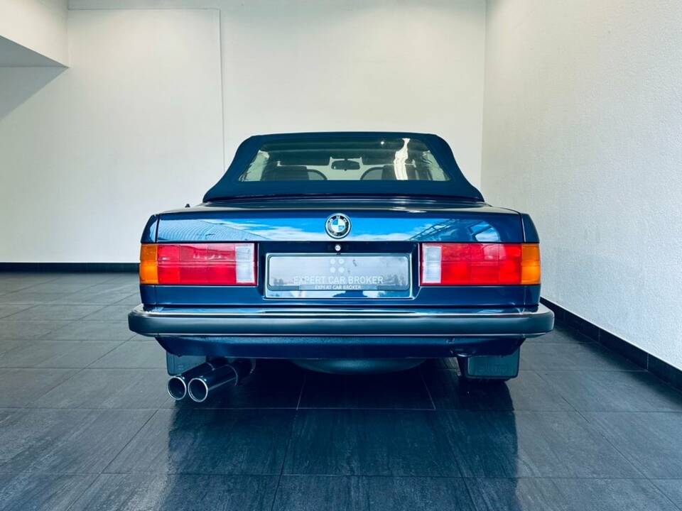 Image 13/29 de BMW 325i (1989)